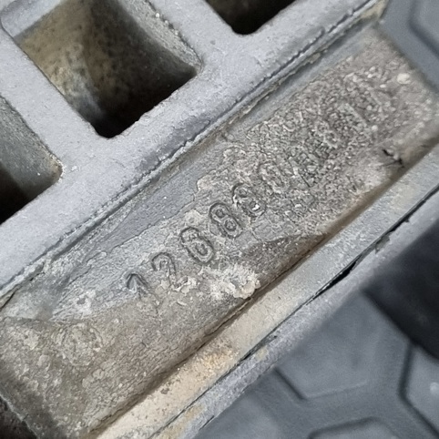 ضربگیر سپر عقب مدل بالا مرسدس بنز W126