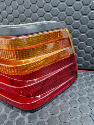 چراغ عقب سمت شاگرد مرسدس بنز W124 اصلی