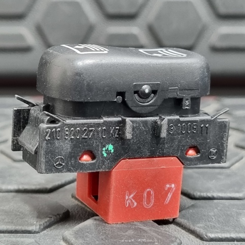 کلید پرده برقی مرسدس بنز W210 اصلی