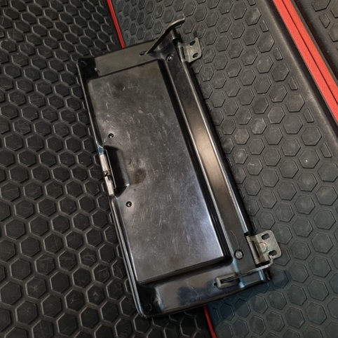 در داشبورد مرسدس بنز W123 اصلی