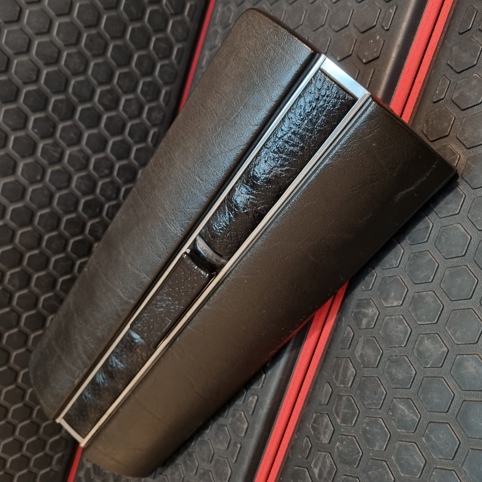 در داشبورد مرسدس بنز W123 اصلی