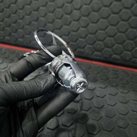 ستاره جلو پنجره مرسدس بنز ترکی