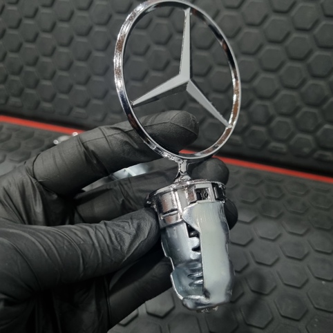 ستاره جلو پنجره مرسدس بنز ترکی