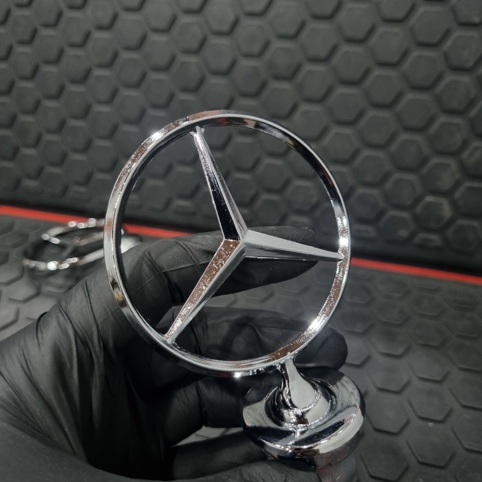 ستاره جلو پنجره مرسدس بنز ترکی