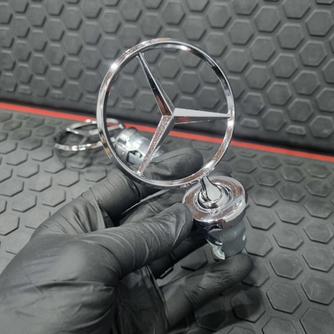 ستاره جلو پنجره مرسدس بنز ترکی