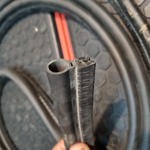 نوار دور صندوق مرسدس بنز W201  اصلی