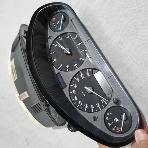 صفحه کیلومتر بی ام و E36 اصلی