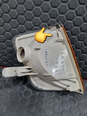 راهنما سمت چپ مرسدس بنز W124 تایوانی