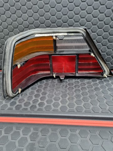 چراغ عقب سمت شاگرد مرسدس بنز W124 اصلی