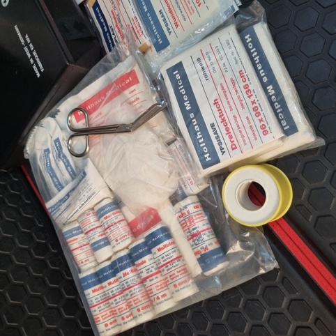 جعبه کمک های اولیه بی ام و