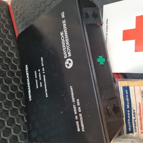 جعبه کمک های اولیه بی ام و