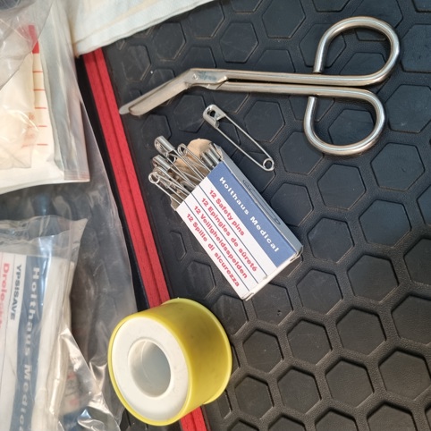 جعبه کمک های اولیه بی ام و