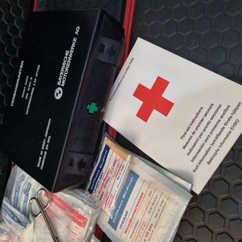 جعبه کمک های اولیه بی ام و