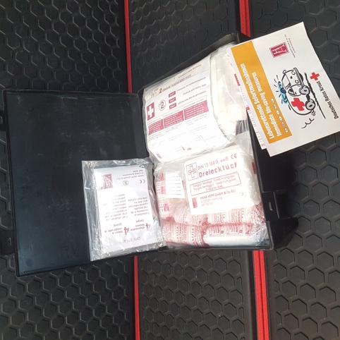 کیت کمک های اولیه بی ام و