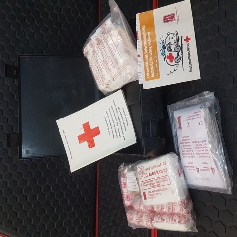 کیت کمک های اولیه بی ام و