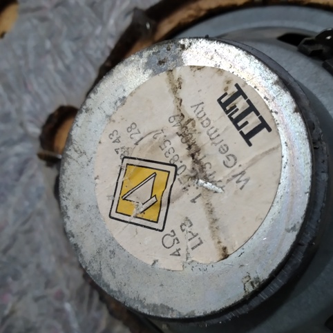 طاقچه همراه باند بی ام و E30 فابریک