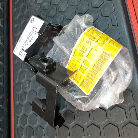 تک براکت پشت سپر بی ام و E30 اصلی