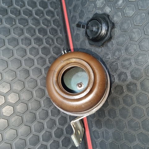 مخزن روغن هیدرولیک بی ام و E30