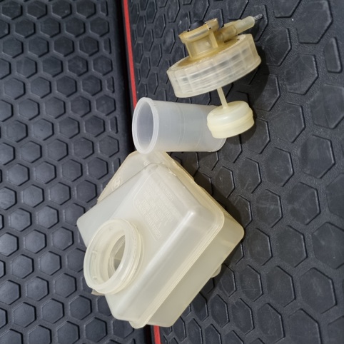 مخزن روغن ترمز بی ام و E30 اصلی