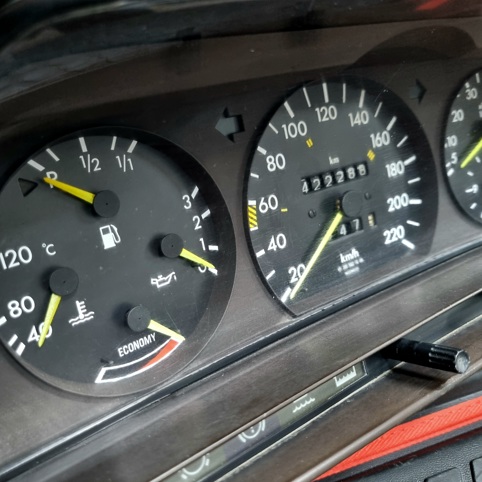 صفحه کیلومتر کامل مرسدس بنز W201 