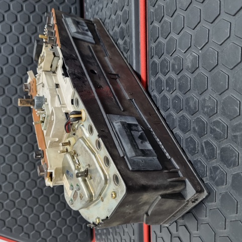 صفحه کیلومتر کامل مرسدس بنز W201 