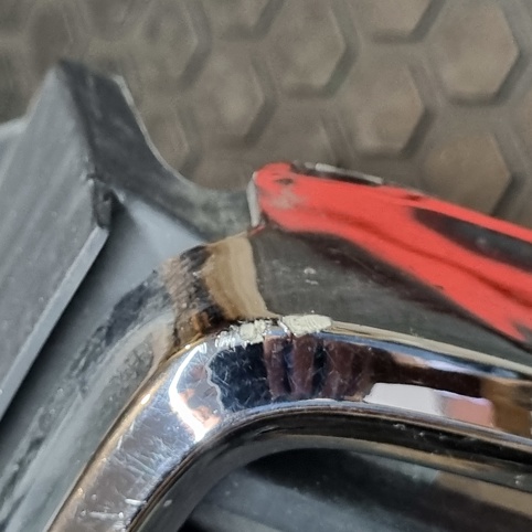 گریل جلو پنجره بی ام و E30 تایوانی