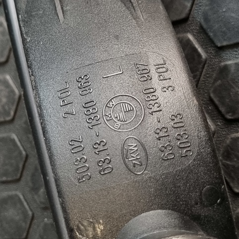 راهنما جلو سمت چپ بی ام و E30 اصلی