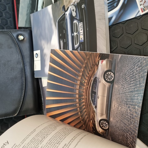 کیف و دفترچه های بی ام و E60