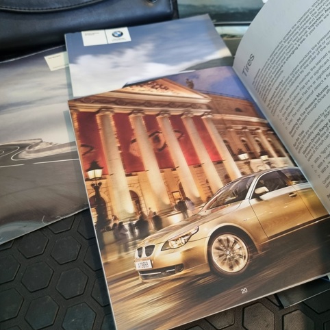 کیف و دفترچه های بی ام و E60