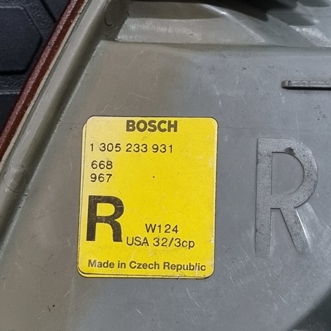 چراغ سفارش امریکا سمت راست بنز W124