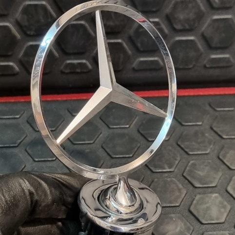 ستاره جلو پنجره بنز W124 اصل