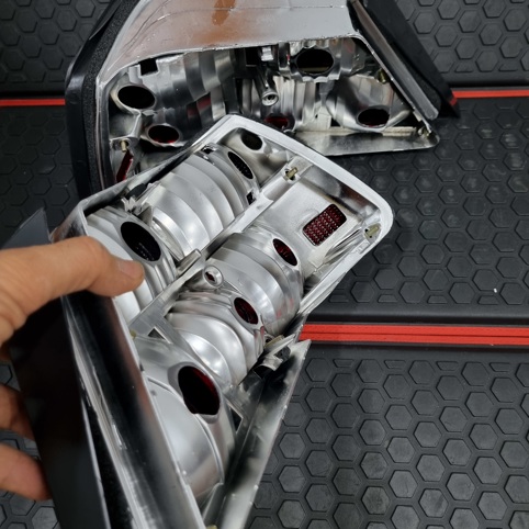 چراغ عقب  بالا دودی بنز W124