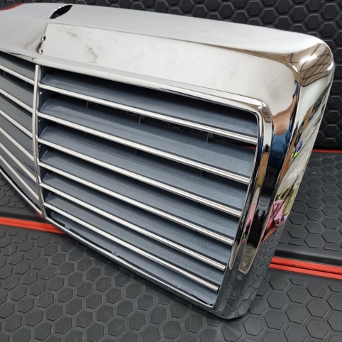 جلو پنجره بنز W124